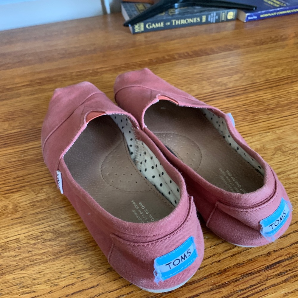 Toms - Picture 2 of 3